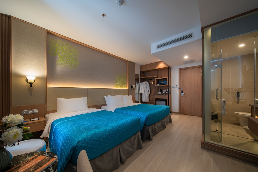 Superior Triple Room, City View - Photo 5