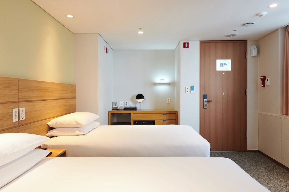 Deluxe Twin Room, Accessible (2 Single Beds) photo 2
