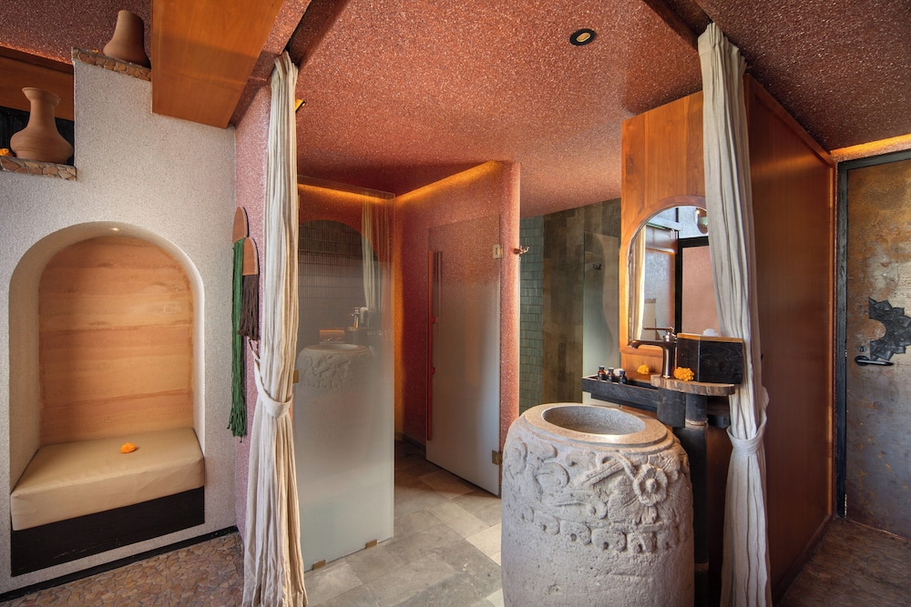 Grand One Bedroom Villa with Private Pool - Photo 15