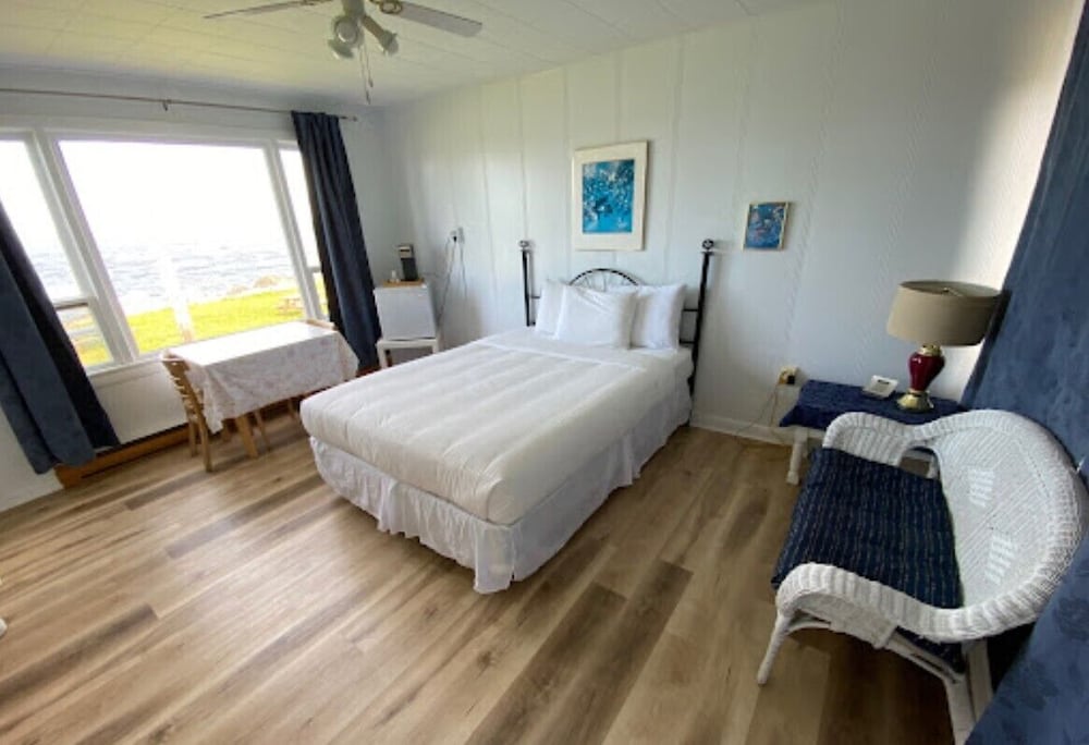 Standard Room, 1 Queen Bed, Private Bathroom photo 1