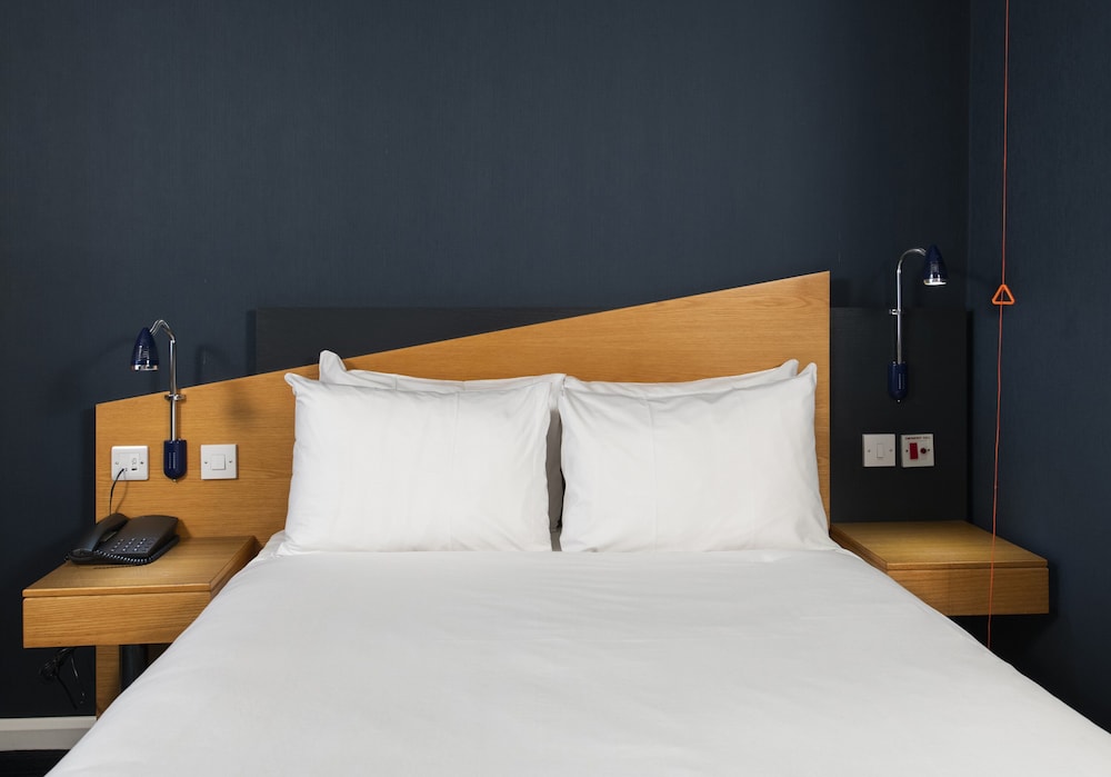 Standard Room, 1 Double Bed, Accessible (with Free Hot Breakfast) - Photo 3