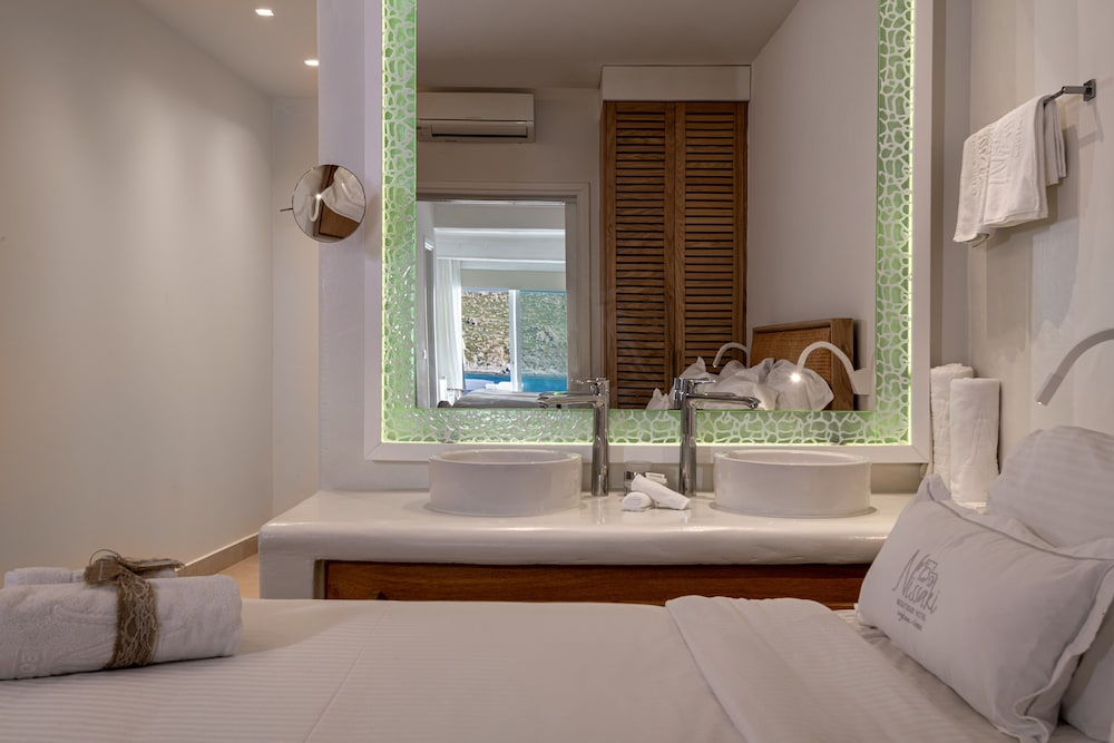 Executive Suite, Jetted Tub, Sea View - Photo 12