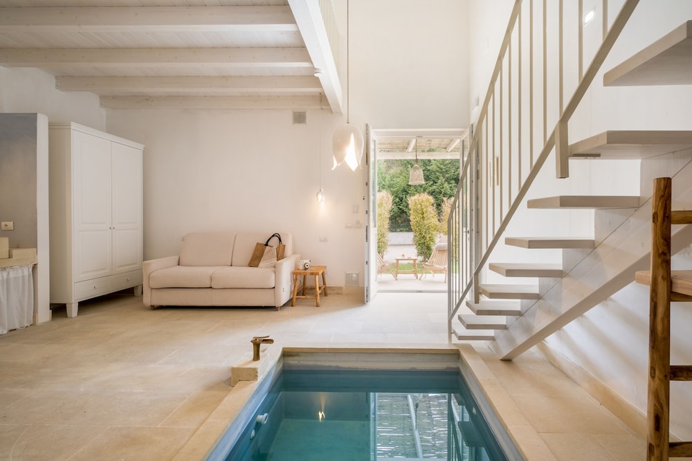 Suite, Hot Tub (4 Prs) - Photo 8