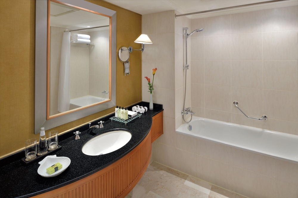 Suite, 1 Bedroom, Smoking, Sea View (Dining Areas) - Photo 1