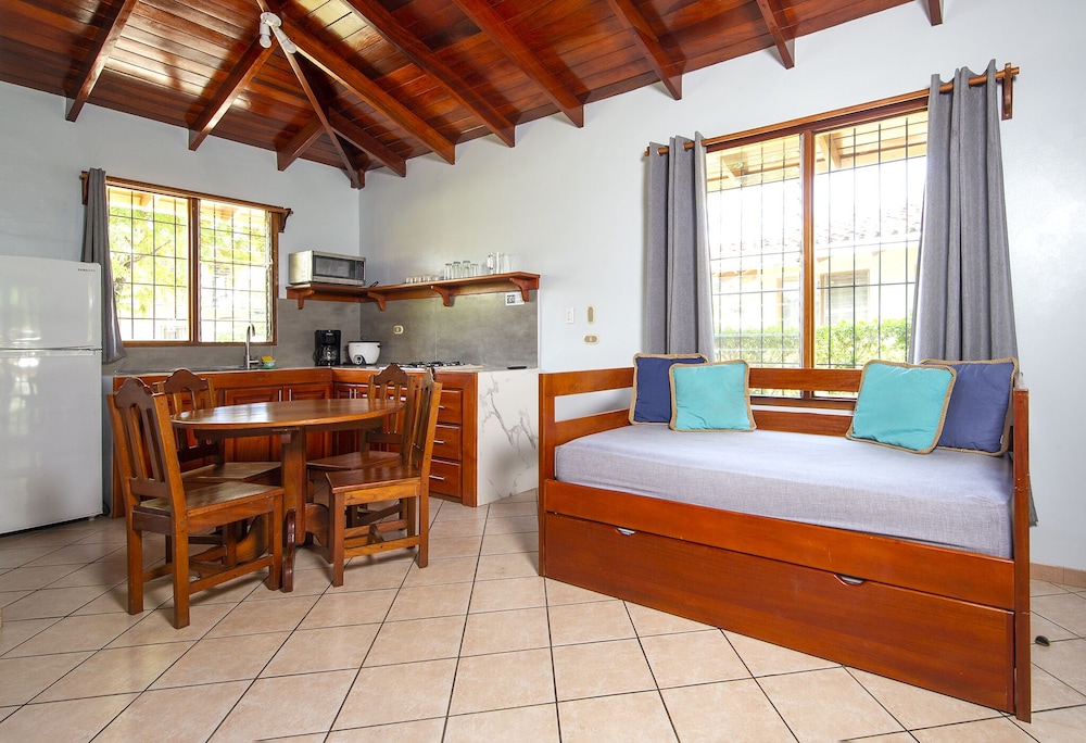 Classic Villa, 2 Bedrooms, Kitchenette, Garden View, photo 6
