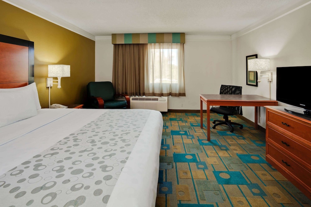 Room, 1 King Bed, Accessible, Non Smoking (Hearing Accessible) - Photo 1