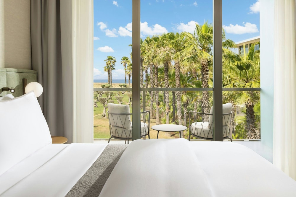 Deluxe Room, 1 King Bed, Balcony, Resort View - Photo 5