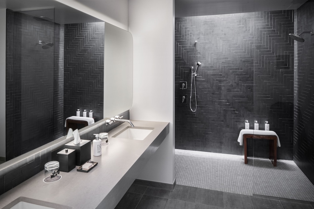 Suite (Maker's)