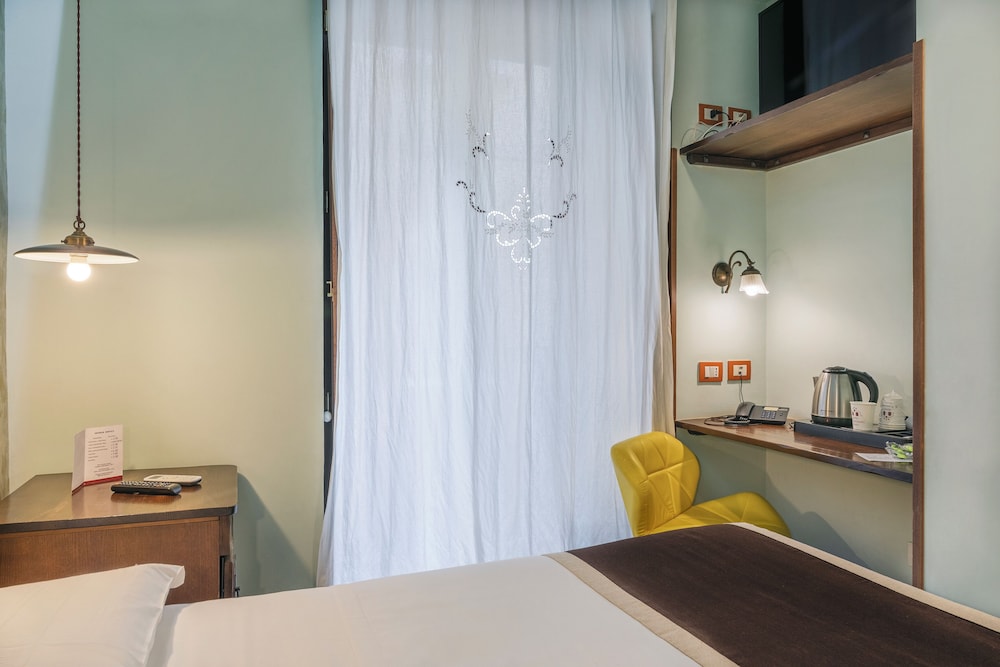 Basic Room thumbnail 6