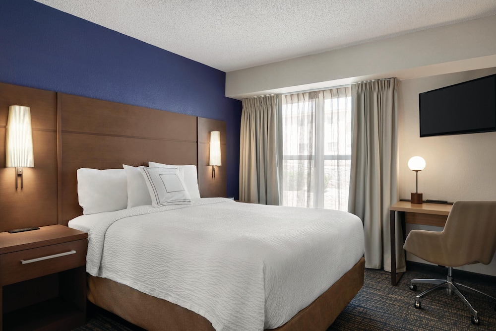 Suite, 2 Bedrooms, Non Smoking (Fireplace)
