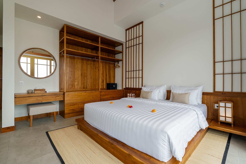 Basic Villa photo 2