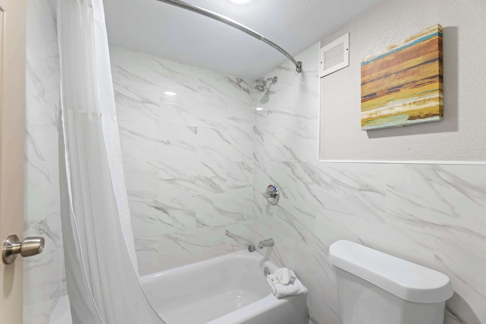 Deluxe Room, 2 Double Beds, Smoking - Photo 9