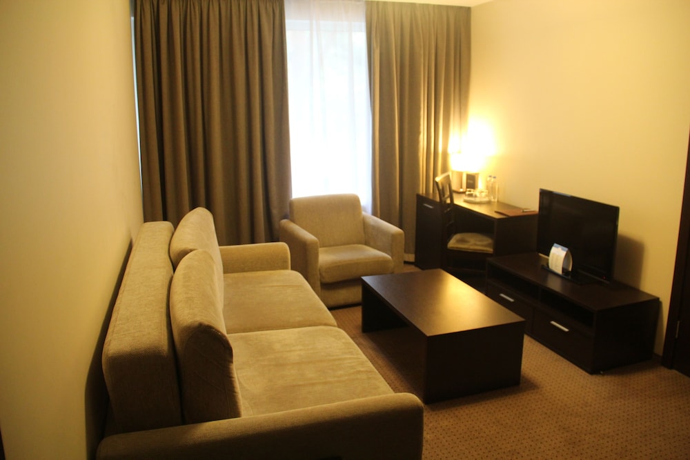 Family Room, 1 Bedroom photo 3