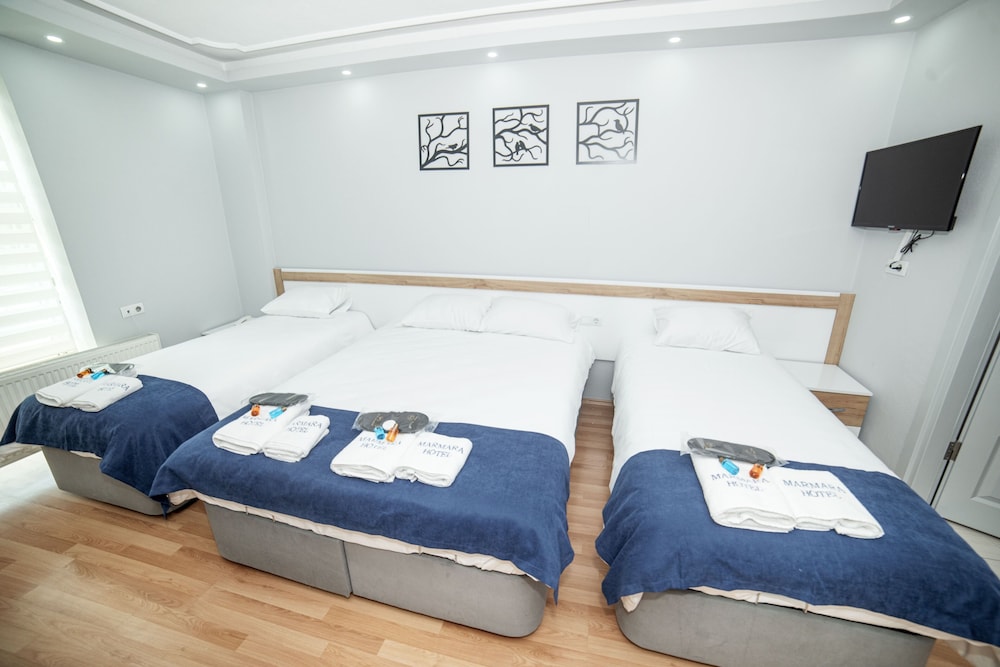 Standard Triple Room - Photo 8