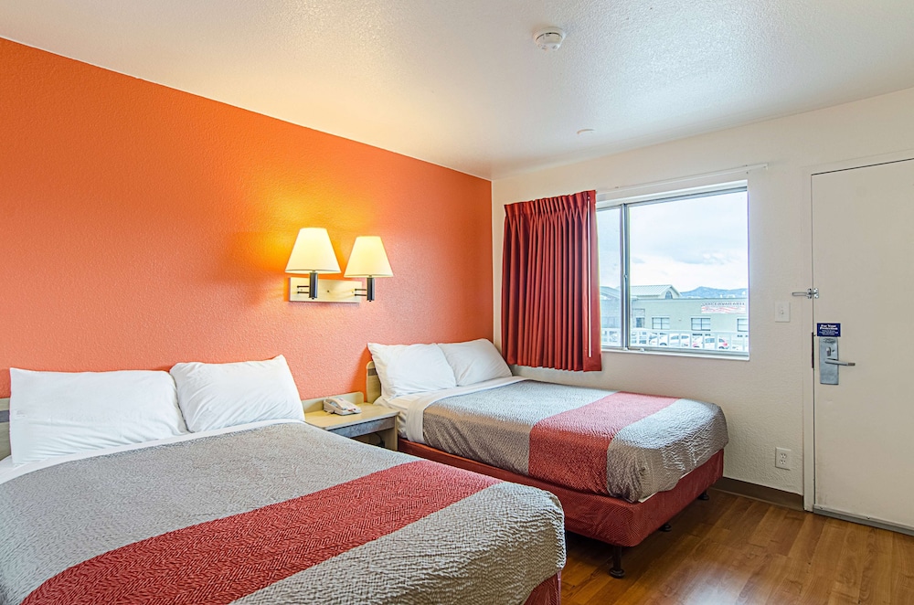 Deluxe Room, 2 Double Beds, Non Smoking, Refrigerator & Microwave photo 2