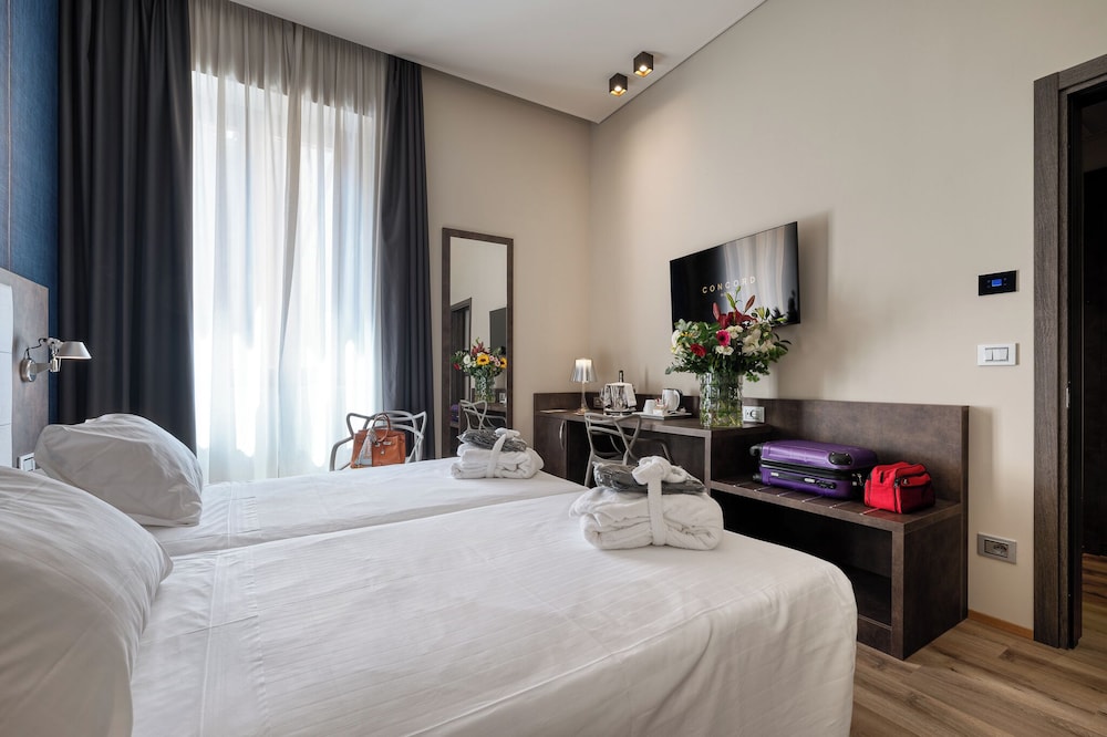 Deluxe Twin Room, 2 Queen Beds - Photo 1