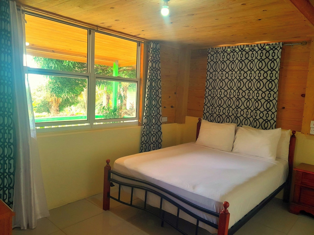 Basic Cabin, 2 Bedrooms, Refrigerator photo 2