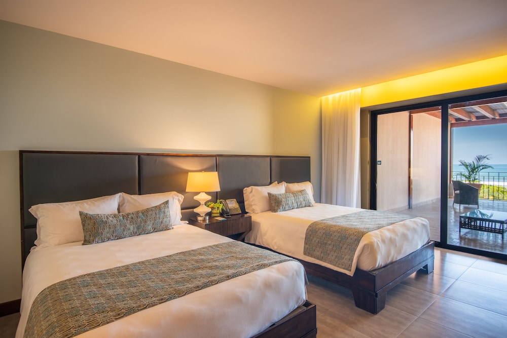 Junior Suite, 2 Queen Beds, Ocean View
