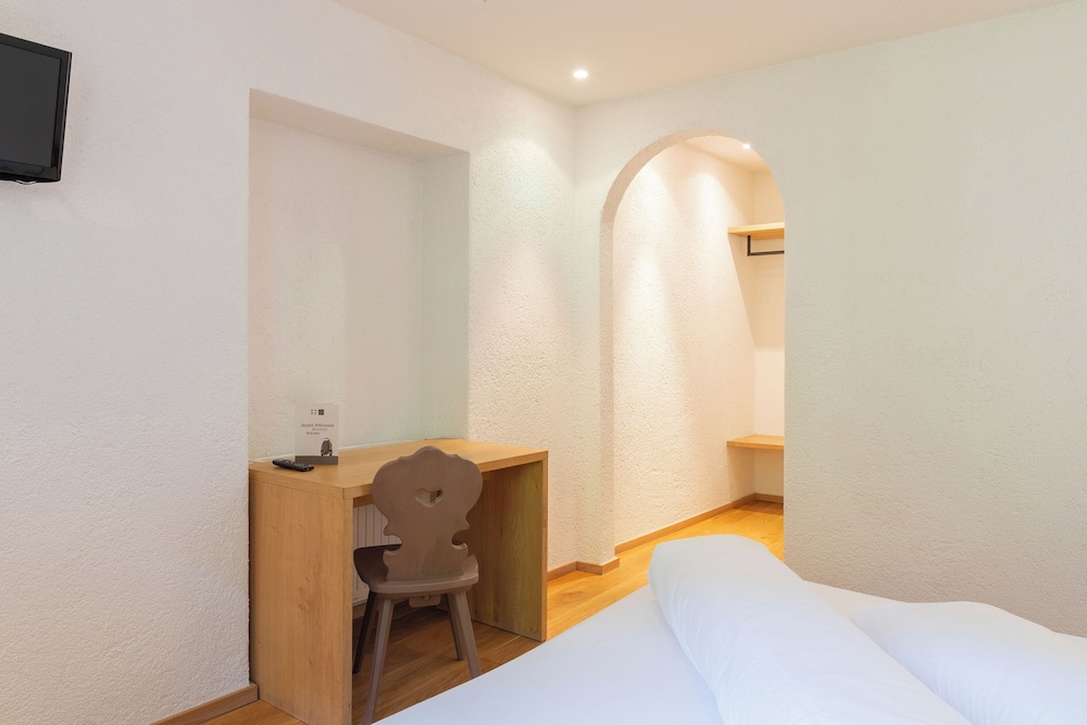 Quadruple Room, Private Bathroom - Photo 5