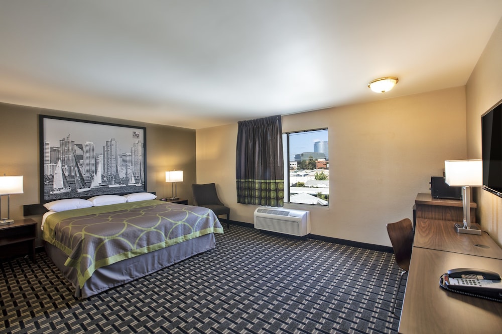 Standard Room, 1 King Bed, Non Smoking, Refrigerator & Microwave - Photo 2
