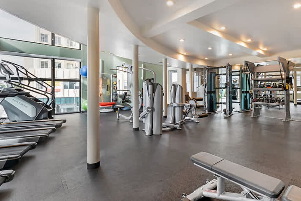 Stylish Getaway W Pool GYM Parking 10 Min to Cedar, Billede 20