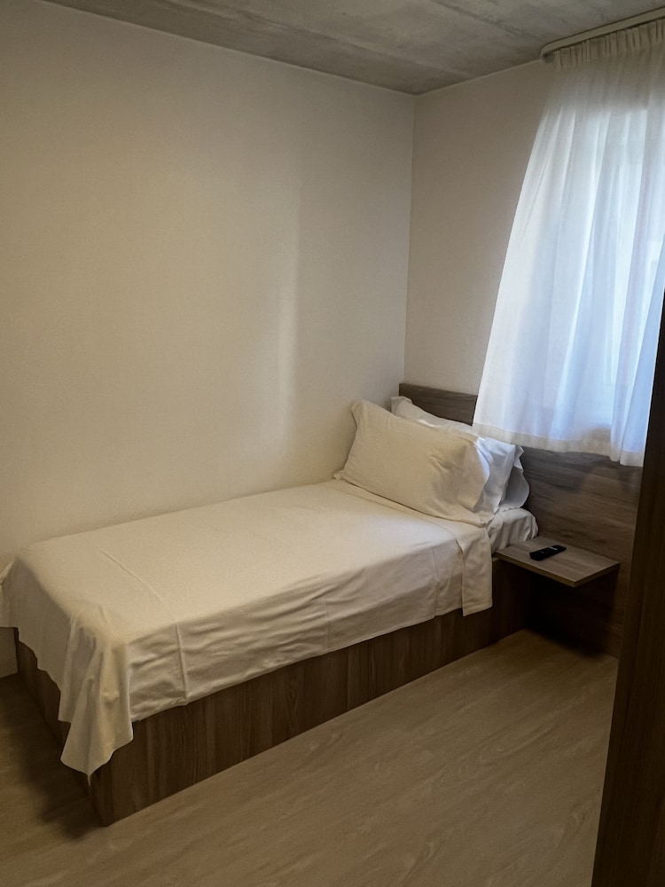 Basic Room photo 2
