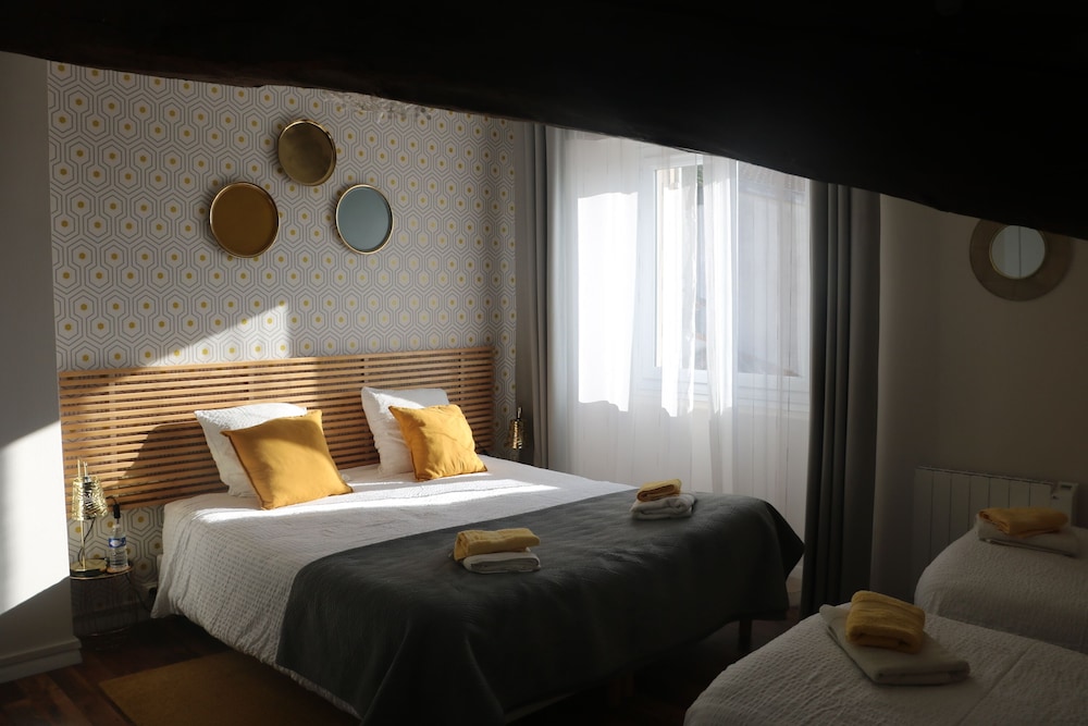 Family Quadruple Room, Pool View photo 1