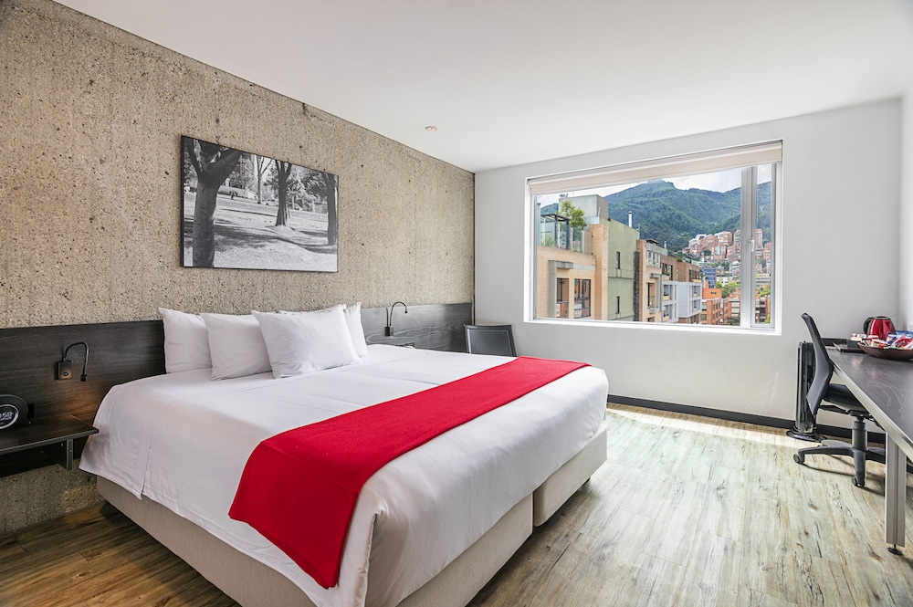 Junior Suite, 1 King Bed - Photo 1