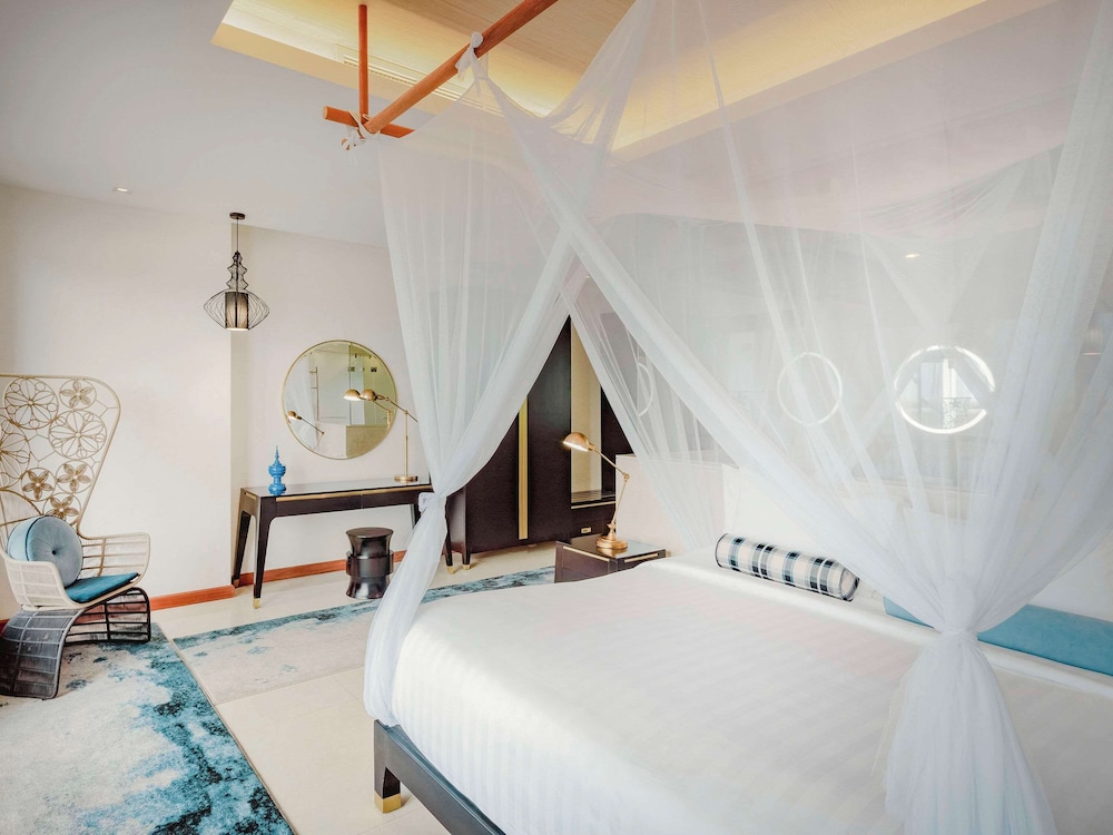 Suite, 1 King Bed, Garden View (Prestige)