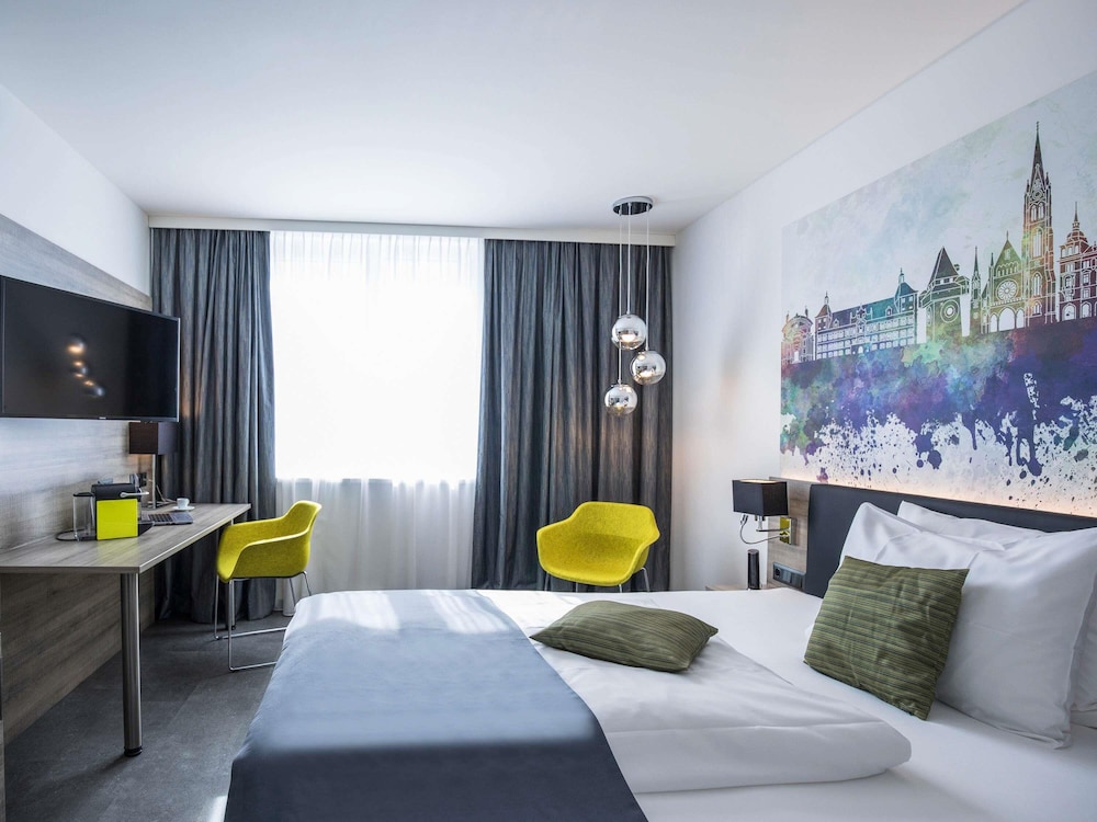 Executive Suite, Multiple Beds thumbnail 6