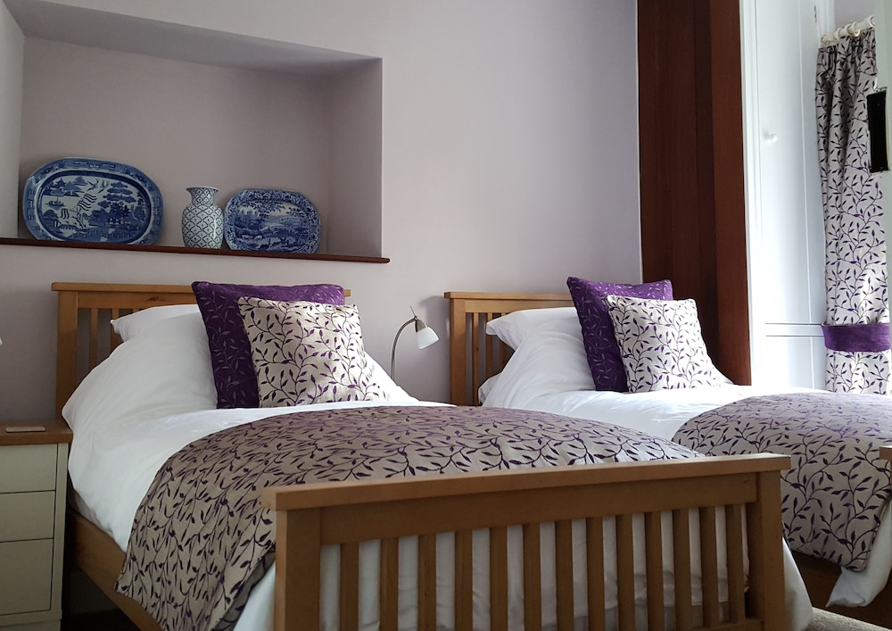 Luxury Twin Room, 2 Twin Beds, Ensuite photo 3