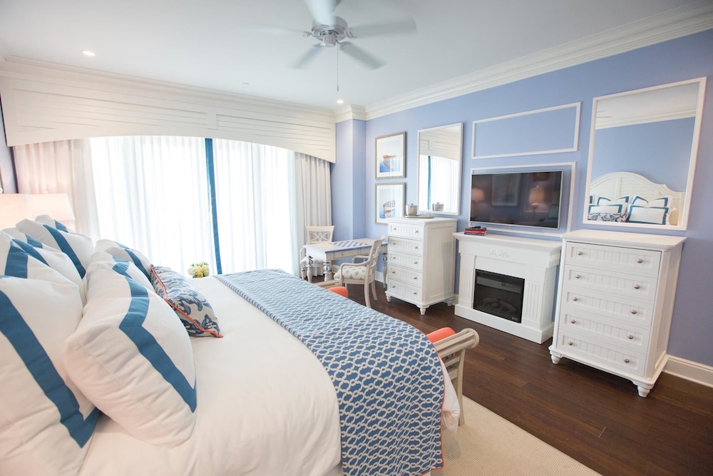 Deluxe Room, 1 King Bed, Accessible, Balcony (Harbor) photo 2
