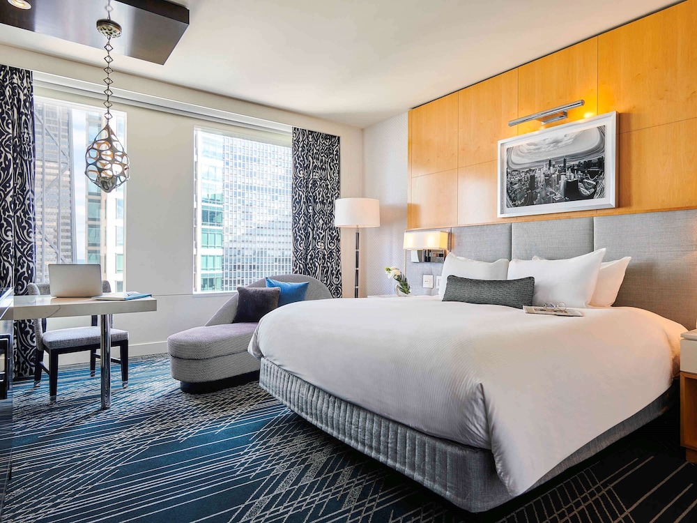 Classic Room, 1 King Bed (Floors 6-10) - Photo 1