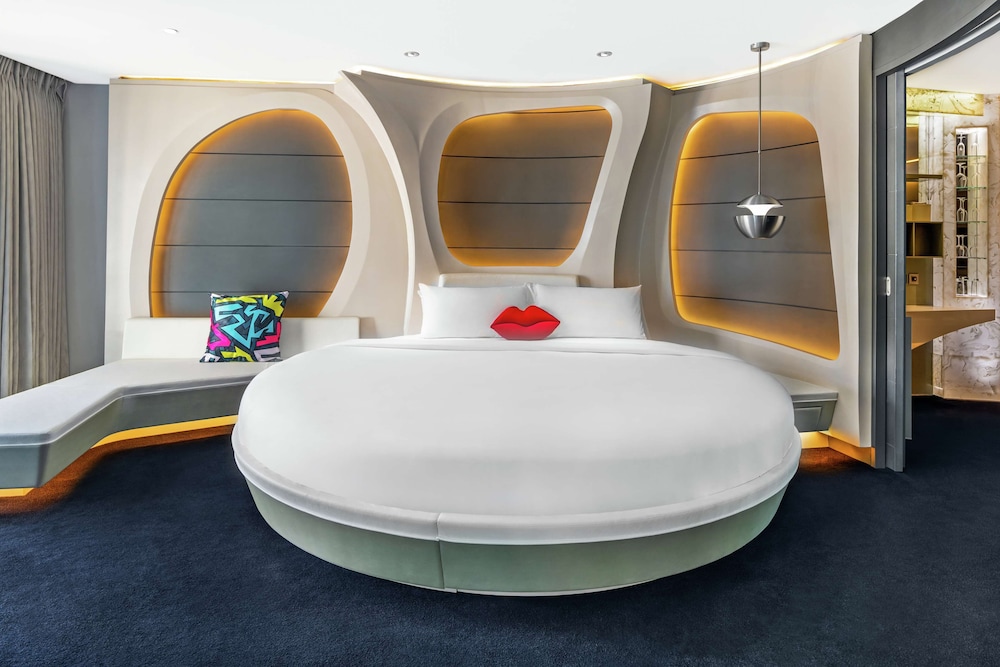 Executive Suite (Round Bed Vantage Suite) thumbnail 6