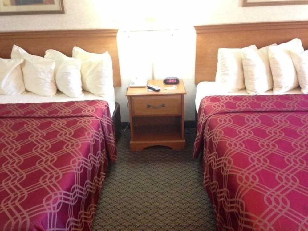 Standard Room, 2 Queen Beds, Non Smoking - Photo 5