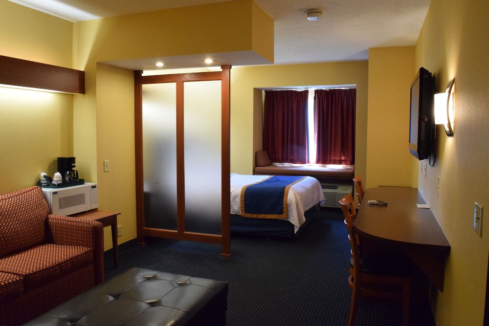 Junior Suite, 1 Queen Bed with Sofa bed photo 3