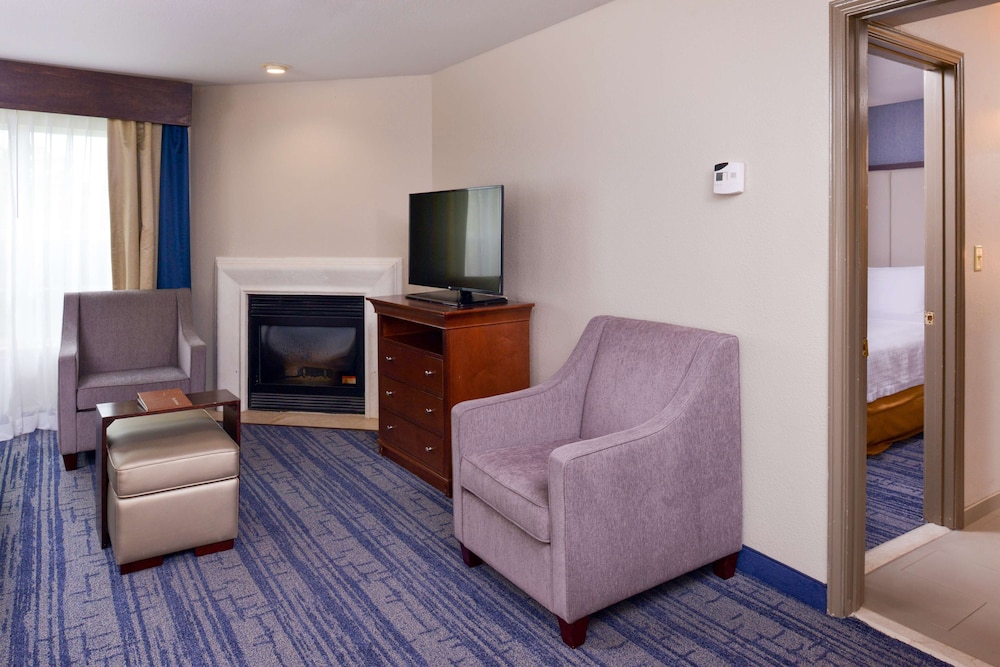 Suite, 2 Queen Beds - Photo 15