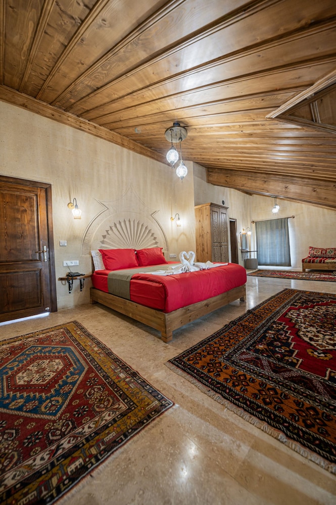 Honeymoon Room photo 2