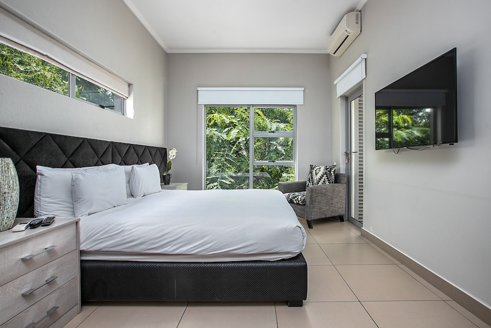 Signature Apartment photo 2