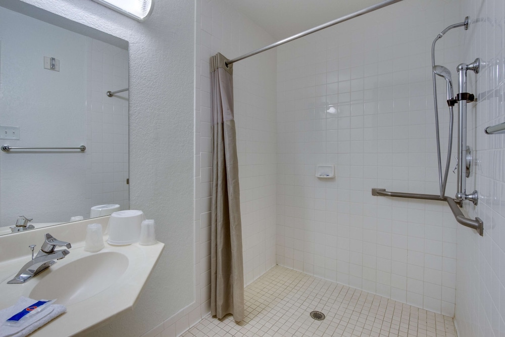 Deluxe Room, 2 Double Beds, Non Smoking, Refrigerator & Microwave photo 2
