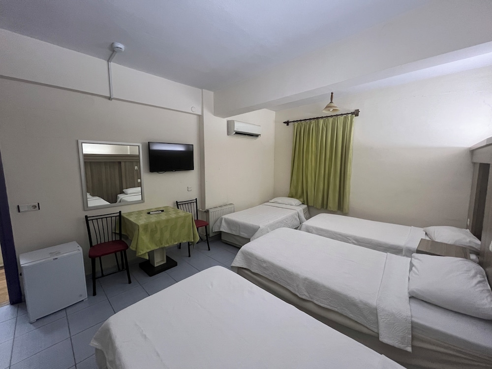 Quadruple Room, 4 Twin Beds