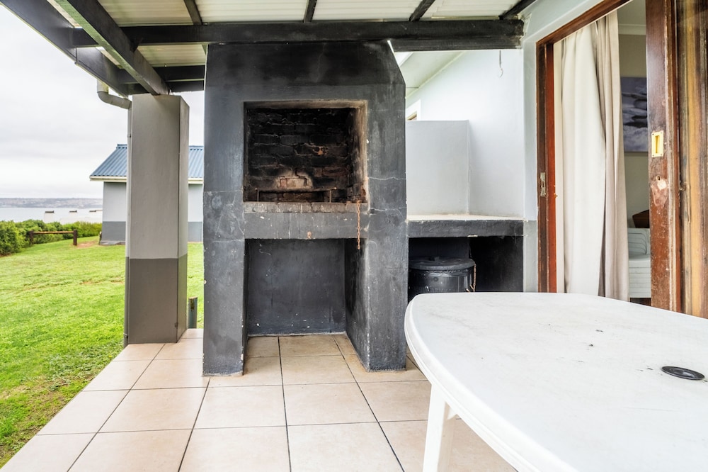 6 Sleeper Beach House (3 bedrooms) (32) photo 3