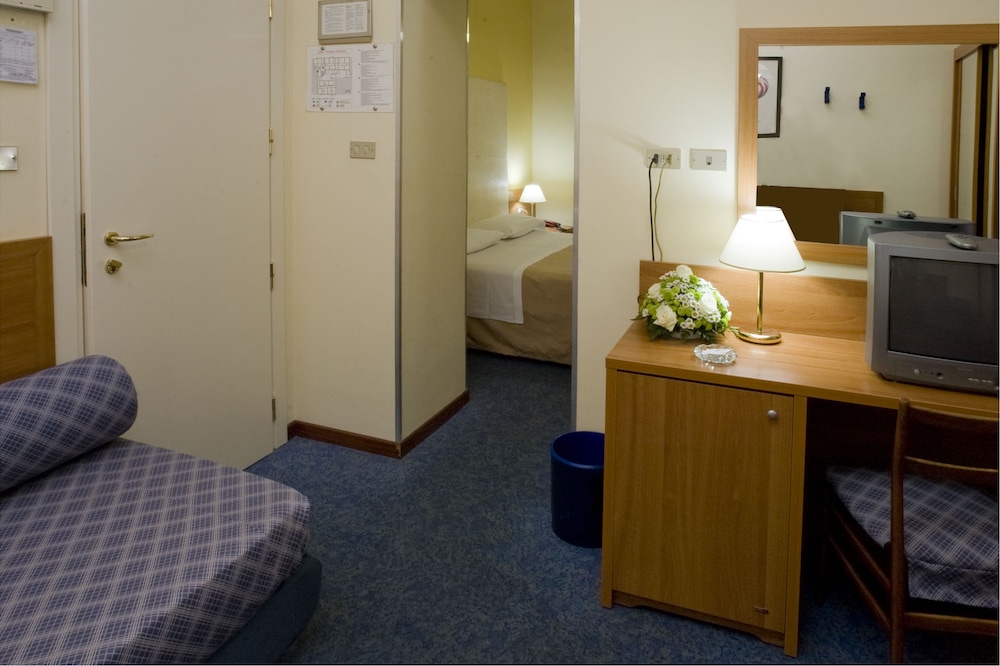 Quadruple Room - Photo 3