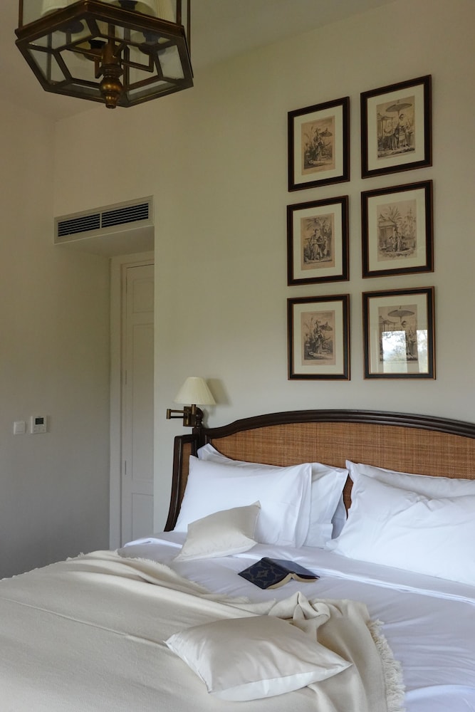 Deluxe Room - Photo 5