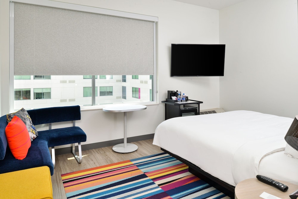 Room, 1 King Bed (Hearing Accessible)