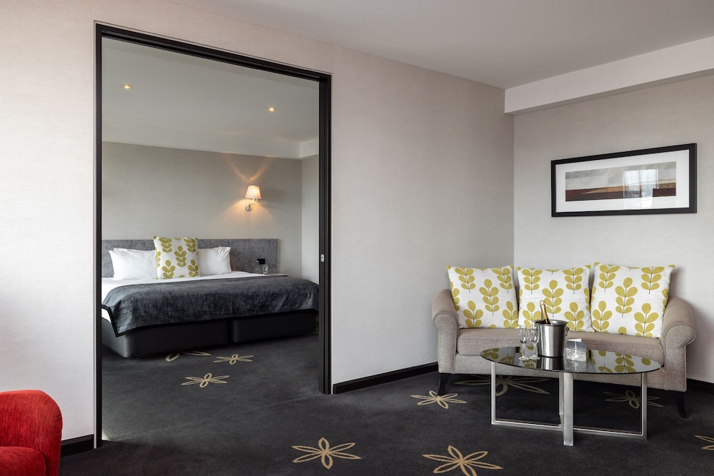 Premium King Suite - Photo 3