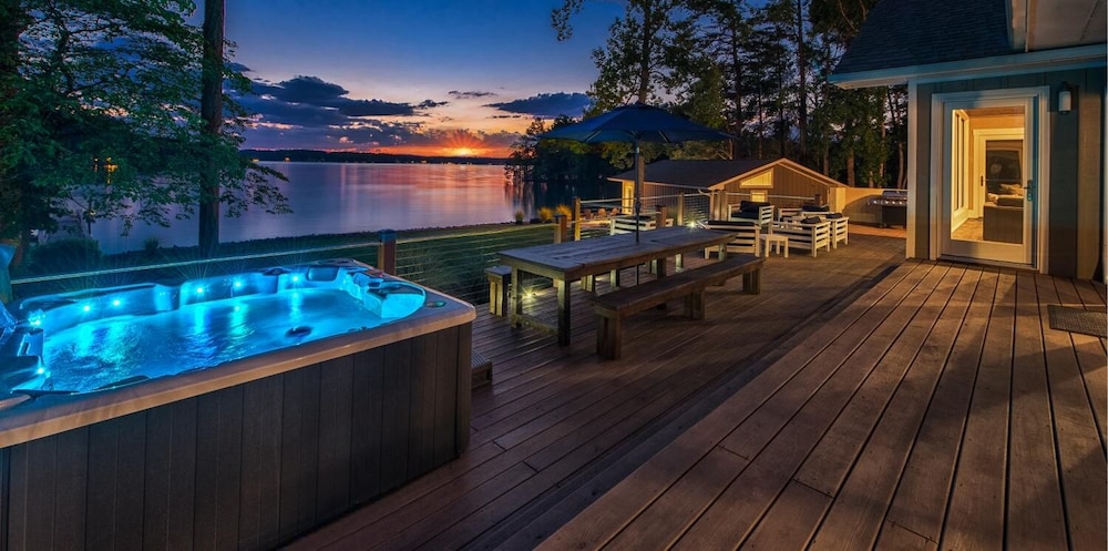 House, Multiple Beds (Lake Norman Hideaway) photo 2