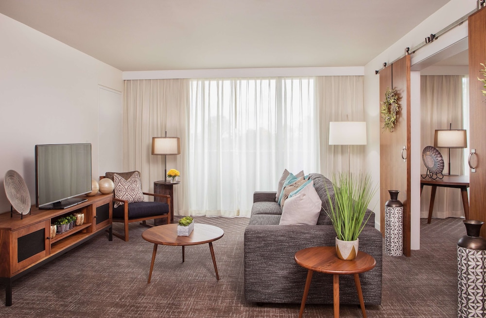 Deluxe Suite, 1 King Bed, Non Smoking - Photo 4