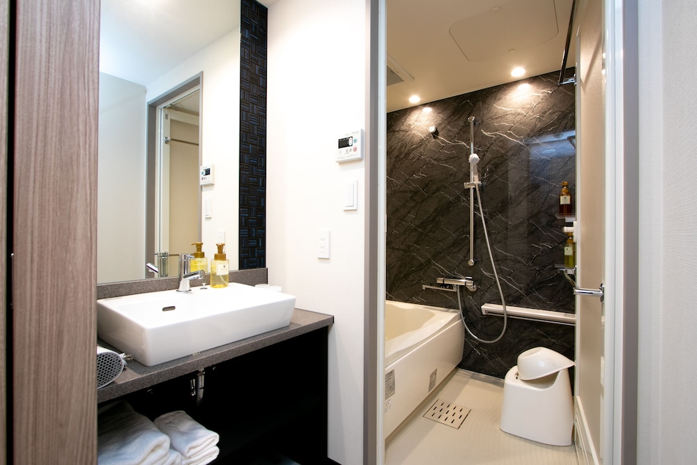 Superior Apartment thumbnail 6