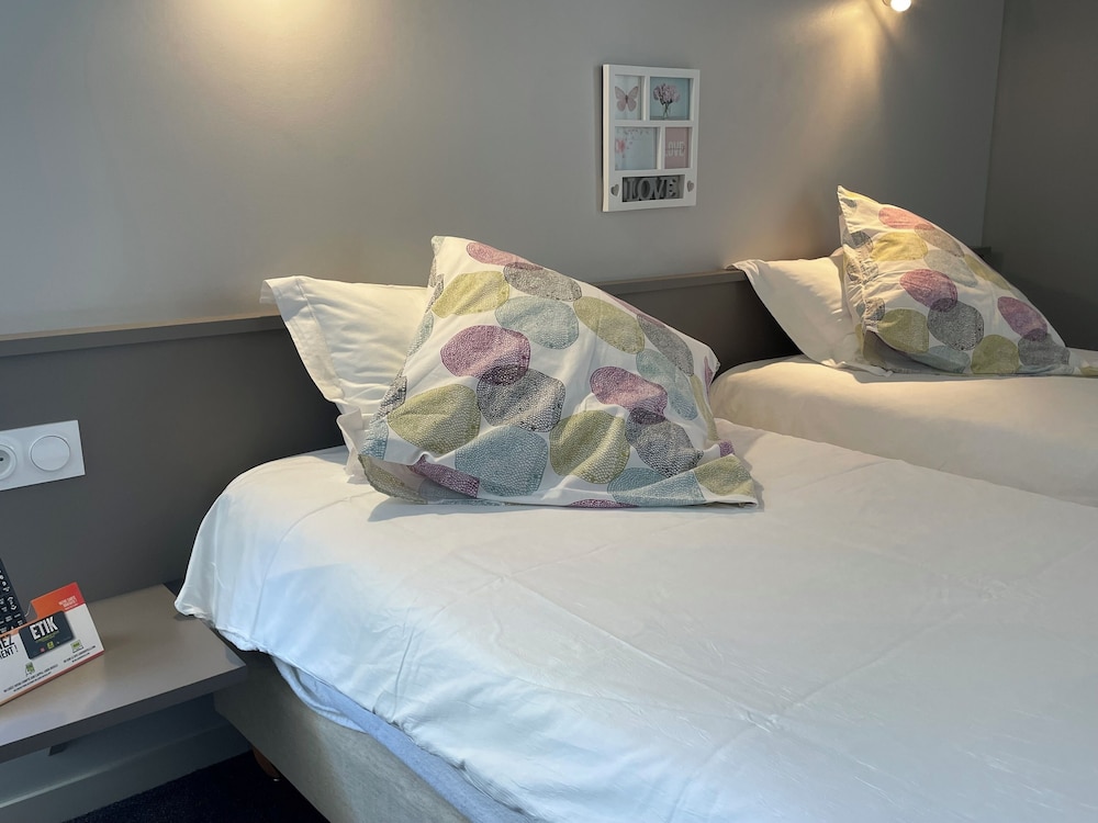 Classic Twin Room, City View